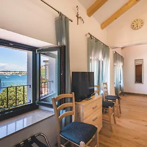 https://vinea-apartman-umag.in-istria.net